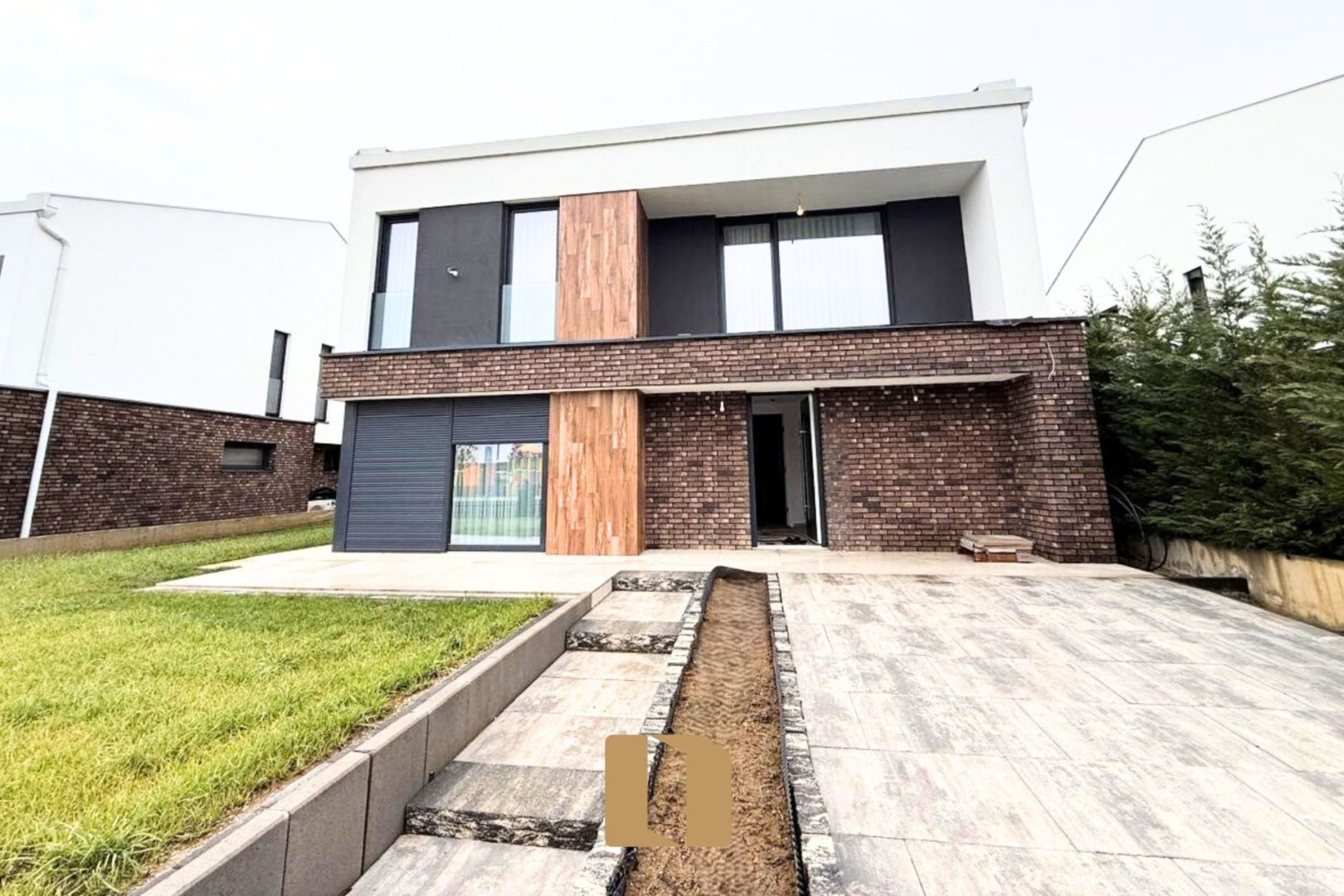 SHTËPI ME QERA – LAGJJA QENDRESA | 350 M²