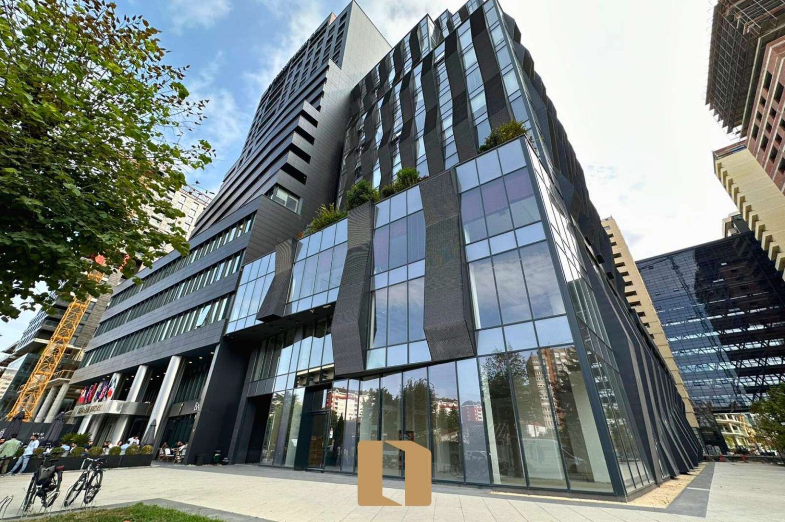 ZYRË ME QERA NË ICON TOWER – 116 M²