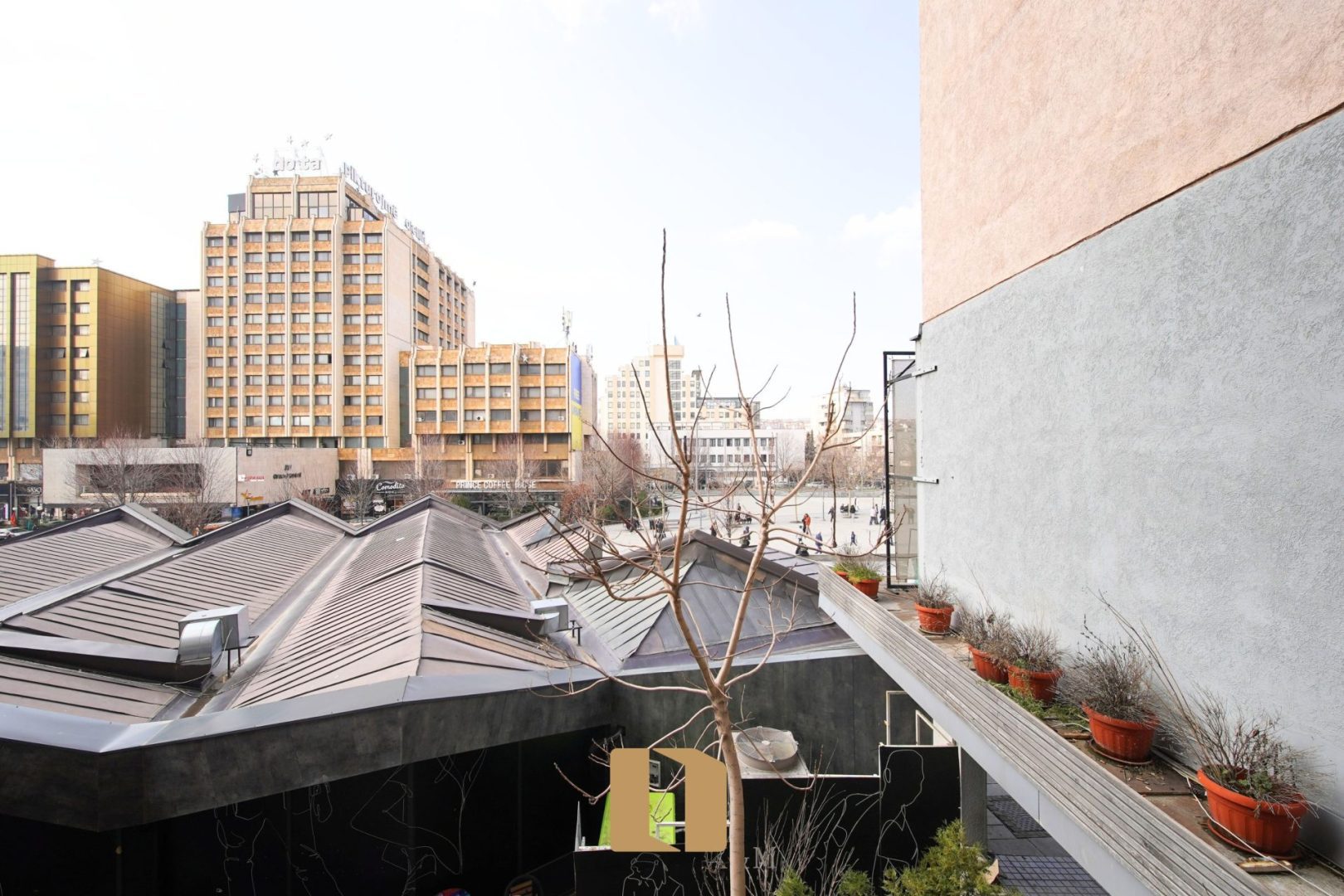 ZYRË ME QIRA NË SHESH | 60 M²