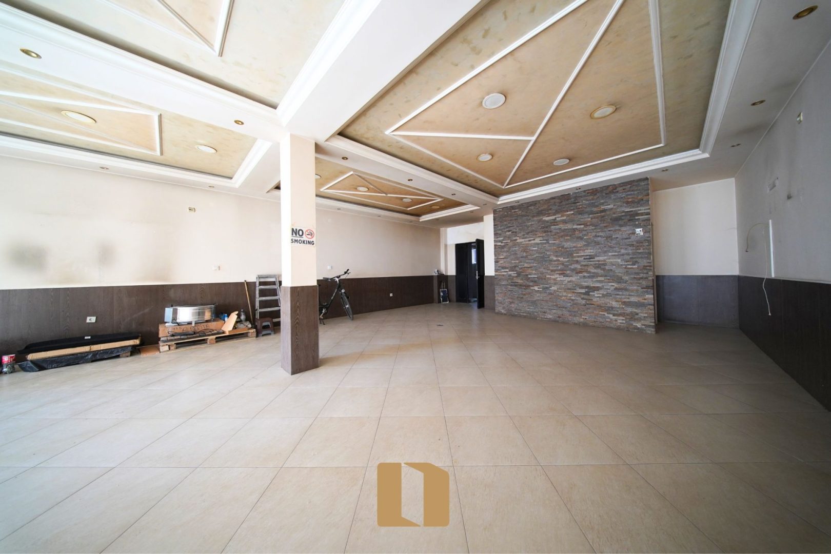 LOKAL ME QIRA – EMSHIR | 300M²