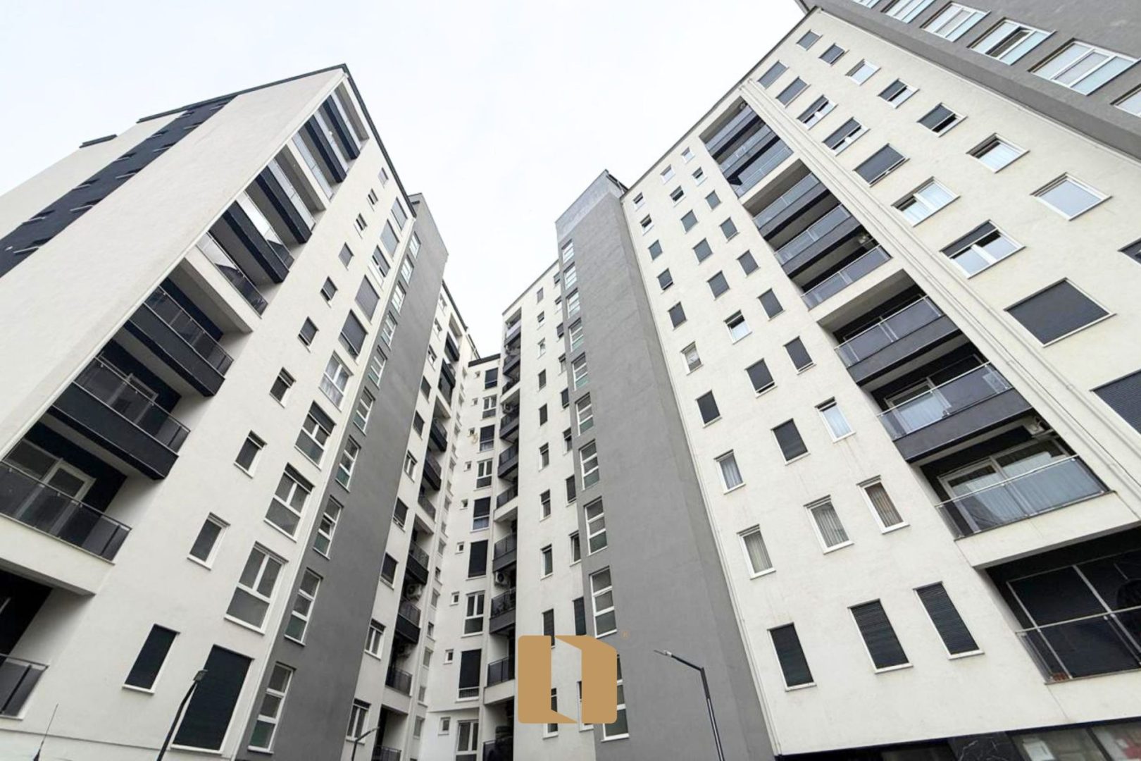 BANESE NË SHITJE NË TOPHANE 70M²