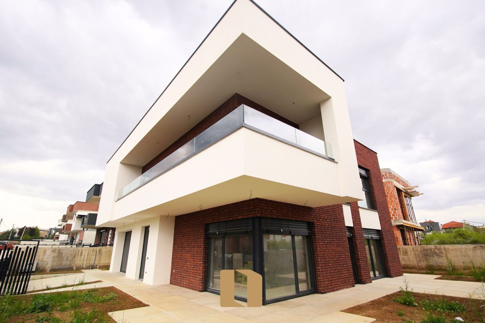 SHITET SHTËPI 259m² – AFËR QËNDRESA HOME