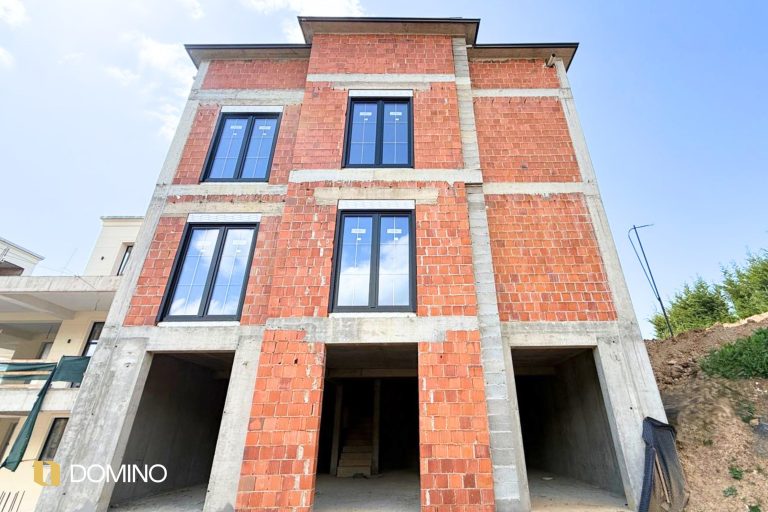 SHTËPI NË SHITJE NË ZLLATAR – 456m²